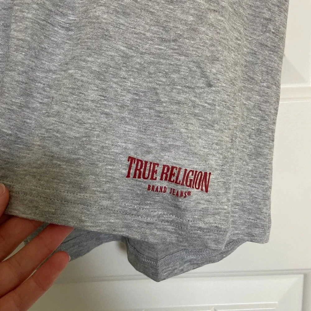 EUC | True Religion men’s solid‎ decal v-neck tshirt — XL